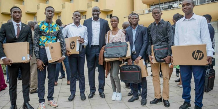 Enseignement supérieur: Abdourahmane Cissé félicite 26 bacheliers ivoiriens admis dans les meilleures écoles de France