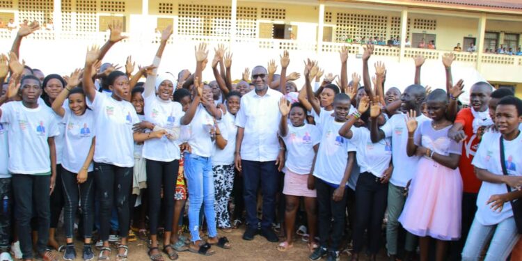 Yamoussoukro/Fin des cours des vacances:Souleymane Diarrassouba prime les meilleurs élèves