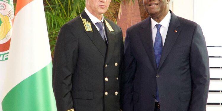 Ouattara reçoit les lettres d’accréditation de 5 nouveaux ambassadeurs