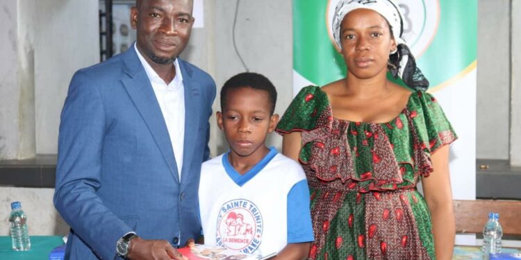 Abobo : La Fondation Woroba offre un important lot de kits scolaires