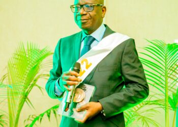 Distingué au PADEV 2022 à Kigali:Le DG des Impôts dédie son prix à ses collaborateurs