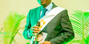 Distingué au PADEV 2022 à Kigali:Le DG des Impôts dédie son prix à ses collaborateurs