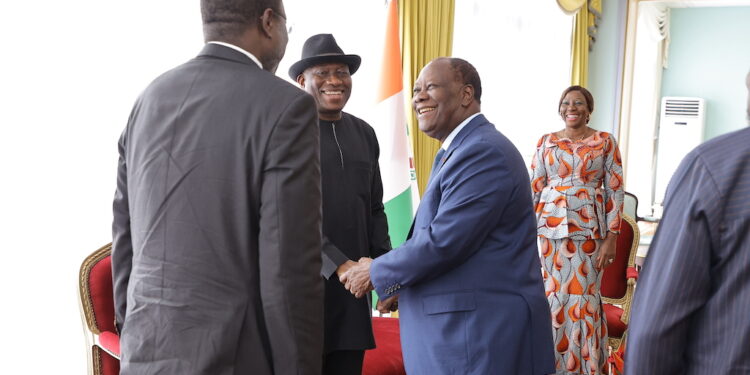 Entretien du Président de la République, S.E.M. Alassane OUATTARA, avec l’ancien Président de la République Fédérale du Nigéria, M. Goodluck JONATHAN, ce mardi 06 septembre 2022, au Palais de la Présidence de la République.