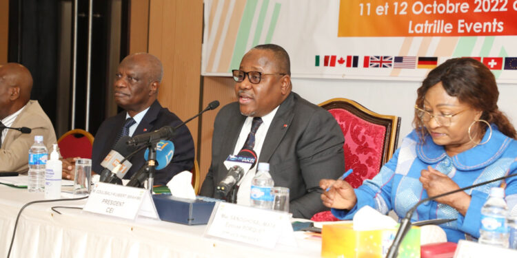 Les photos des échanges de la Cei avec les partis politiques en prélude de la révision de la liste électorale qui aura lieu du 10 au 26 novembre 2022.