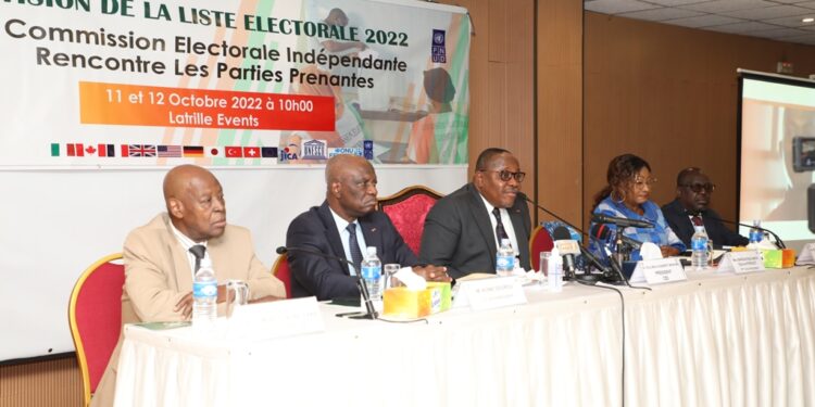 Les photos des échanges de la Cei avec les partis politiques en prélude de la révision de la liste électorale qui aura lieu du 10 au 26 novembre 2022.