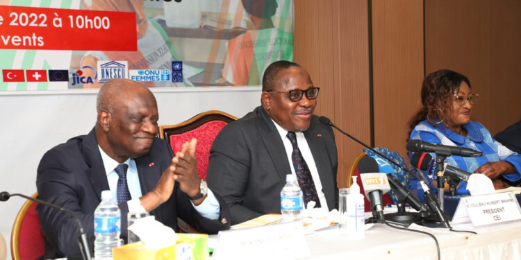 Les photos des échanges de la Cei avec les partis politiques en prélude de la révision de la liste électorale qui aura lieu du 10 au 26 novembre 2022.