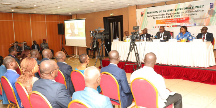 Les photos des échanges de la Cei avec les partis politiques en prélude de la révision de la liste électorale qui aura lieu du 10 au 26 novembre 2022.