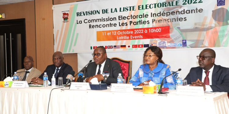 Les photos des échanges de la Cei avec les partis politiques en prélude de la révision de la liste électorale qui aura lieu du 10 au 26 novembre 2022.