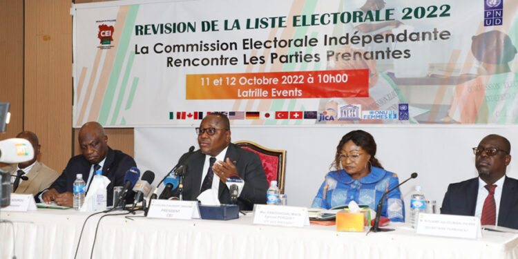 Les photos des échanges de la Cei avec les partis politiques en prélude de la révision de la liste électorale qui aura lieu du 10 au 26 novembre 2022.