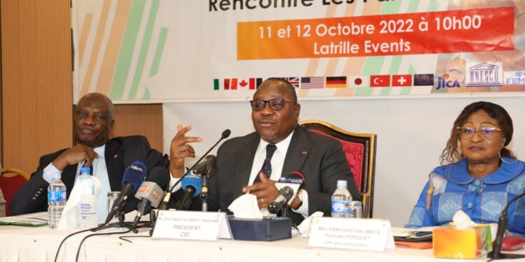 Les photos des échanges de la Cei avec les partis politiques en prélude de la révision de la liste électorale qui aura lieu du 10 au 26 novembre 2022.