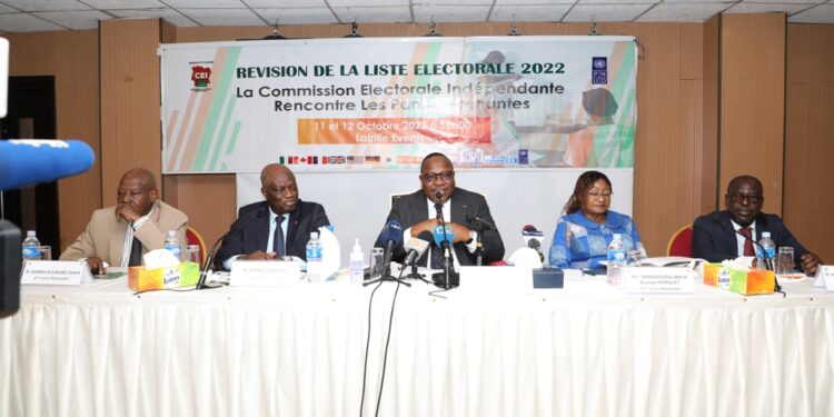 Les photos des échanges de la Cei avec les partis politiques en prélude de la révision de la liste électorale qui aura lieu du 10 au 26 novembre 2022.