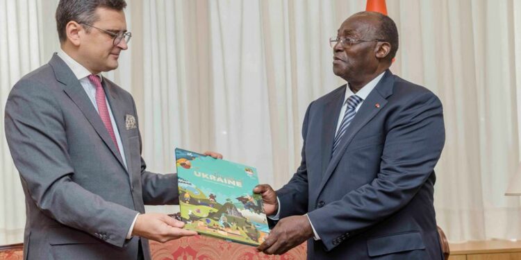 Les photos de l’entretien du VP Tiémoko Meyliet KONE, avec le Ministre Ukrainien des Affaires Etrangères, Dmytro KULEBA, le 05/10/ 2022, au Palais Présidencielle à Abidjan
