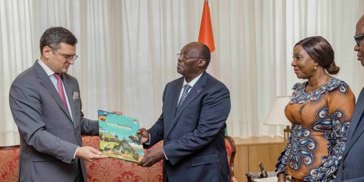Les photos de l’entretien du VP Tiémoko Meyliet KONE, avec le Ministre Ukrainien des Affaires Etrangères, Dmytro KULEBA, le 05/10/ 2022, au Palais Présidencielle à Abidjan