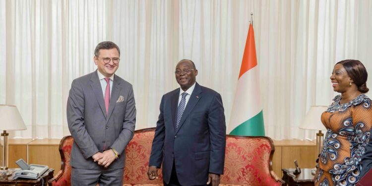 Les photos de l’entretien du VP Tiémoko Meyliet KONE, avec le Ministre Ukrainien des Affaires Etrangères, Dmytro KULEBA, le 05/10/ 2022, au Palais Présidencielle à Abidjan