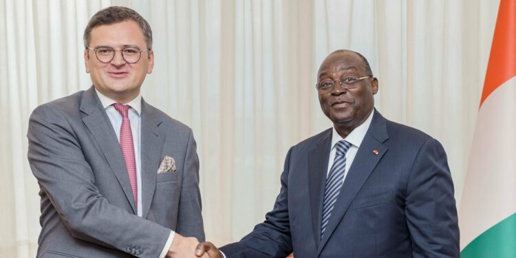 Les photos de l’entretien du VP Tiémoko Meyliet KONE, avec le Ministre Ukrainien des Affaires Etrangères, Dmytro KULEBA, le 05/10/ 2022, au Palais Présidencielle à Abidjan