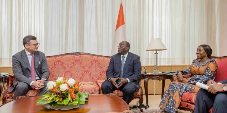Les photos de l’entretien du VP Tiémoko Meyliet KONE, avec le Ministre Ukrainien des Affaires Etrangères, Dmytro KULEBA, le 05/10/ 2022, au Palais Présidencielle à Abidjan