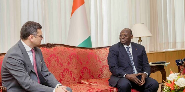 Les photos de l’entretien du VP Tiémoko Meyliet KONE, avec le Ministre Ukrainien des Affaires Etrangères, Dmytro KULEBA, le 05/10/ 2022, au Palais Présidencielle à Abidjan