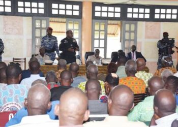 Kokoumbo: le général Apalo visite les blessés et parle aux populations