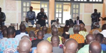 Kokoumbo: le général Apalo visite les blessés et parle aux populations