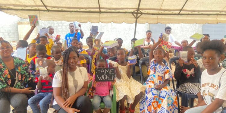 Bingerville : L’ONG « Same World » offre des kits scolaires à un orphelinat
