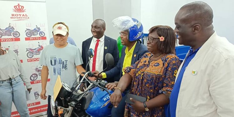 MUPEMENET-CI/Projet «un Mutualiste, une Moto»: Les premiers souscripteurs ont reçu leurs engins