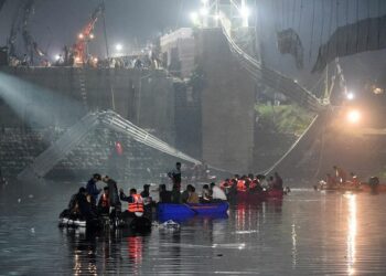 Effondrement d&rsquo;un pont en Inde : 130 morts, selon un dernier bilan à la hausse