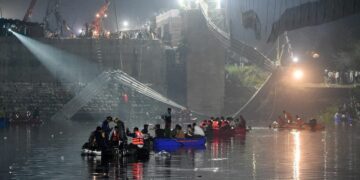 Effondrement d&rsquo;un pont en Inde : 130 morts, selon un dernier bilan à la hausse