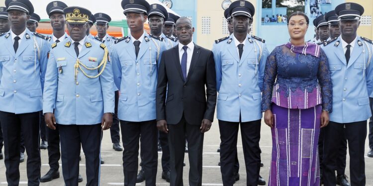 École de police d’Abidjan : 1 451 élèves sous-officiers reçoivent leurs épaulettes