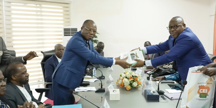 Les photos de l’audience du président de la CEI accordé a une délégation du PPA-CI à son siège à Abidjan II-Plateau.