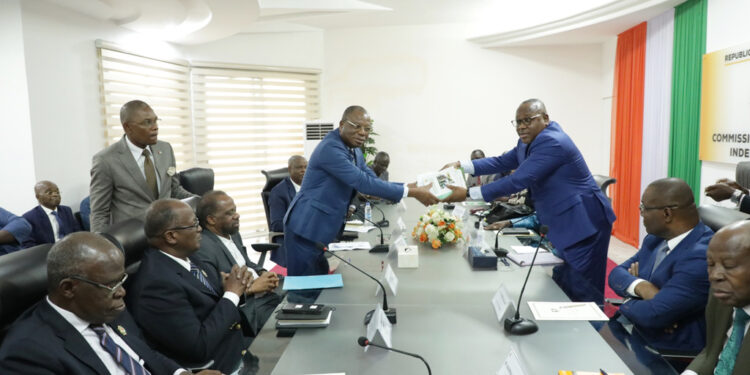 Les photos de l’audience du président de la CEI accordé a une délégation du PPA-CI à son siège à Abidjan II-Plateau.
