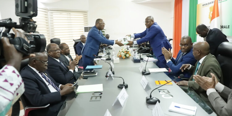 Les photos de l’audience du président de la CEI accordé a une délégation du PPA-CI à son siège à Abidjan II-Plateau.