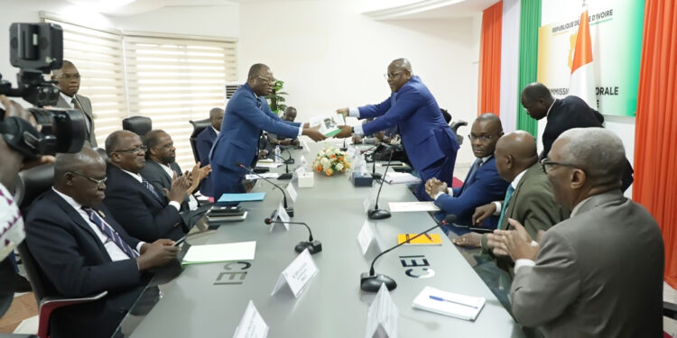 Les photos de l’audience du président de la CEI accordé a une délégation du PPA-CI à son siège à Abidjan II-Plateau.