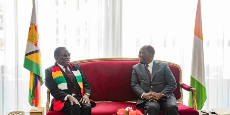 Le Président Alassane Ouattara, a échangé avec le Président du Zimbabwe, Emmerson Mnangagwa, et la V-P du Libéria, Mme Jewel Taylor,  le 3 novembre 2022, à Abidjan