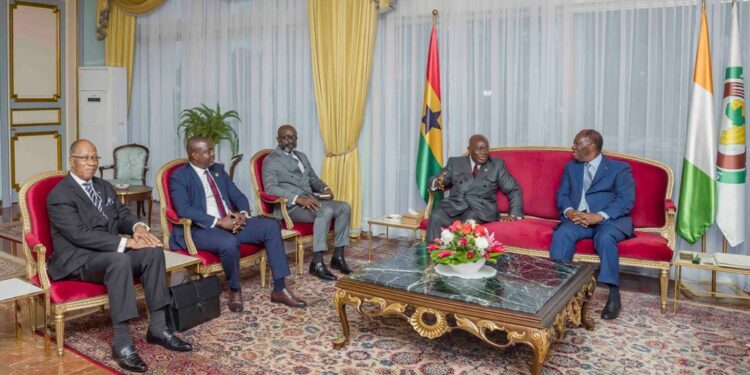 Le Président Alassane Ouattara, a échangé avec son homologue ghanéen, Nana Addo Dankwa AKUFO-ADDO, le mercredi 2 novembre 2022, au Palais Présidenciel à Abidjan, en images.