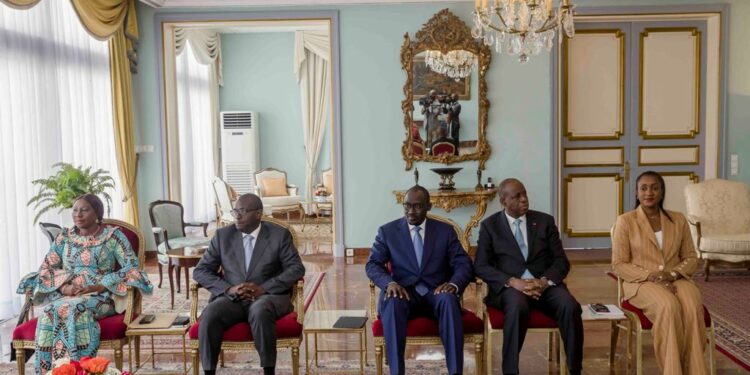 Le Président Alassane Ouattara, a échangé avec le Président du Zimbabwe, Emmerson Mnangagwa, et la V-P du Libéria, Mme Jewel Taylor,  le 3 novembre 2022, à Abidjan