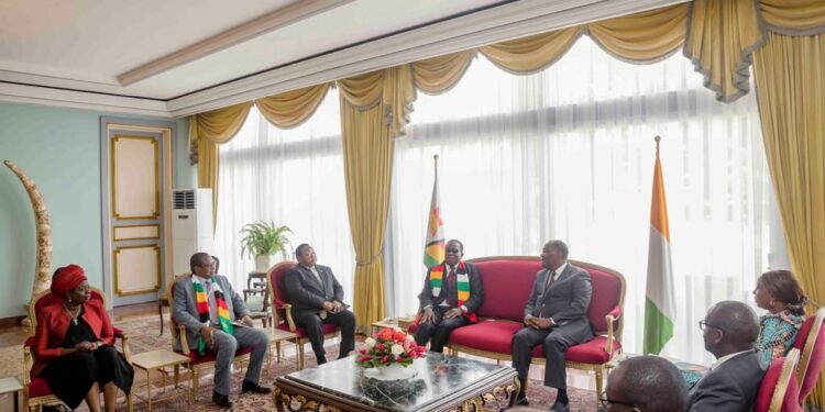 Le Président Alassane Ouattara, a échangé avec le Président du Zimbabwe, Emmerson Mnangagwa, et la V-P du Libéria, Mme Jewel Taylor,  le 3 novembre 2022, à Abidjan