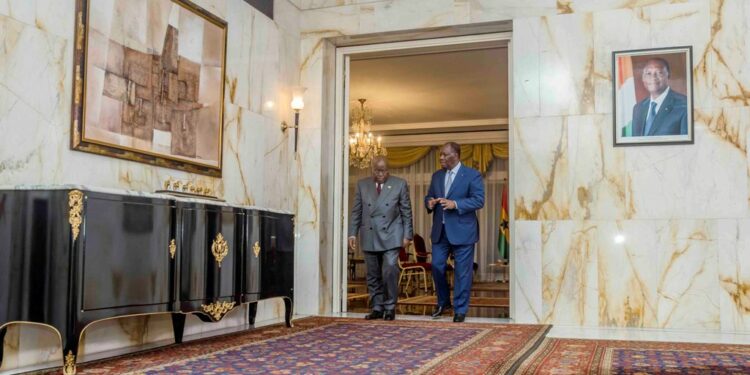 Le Président Alassane Ouattara, a échangé avec son homologue ghanéen, Nana Addo Dankwa AKUFO-ADDO, le mercredi 2 novembre 2022, au Palais Présidenciel à Abidjan, en images.