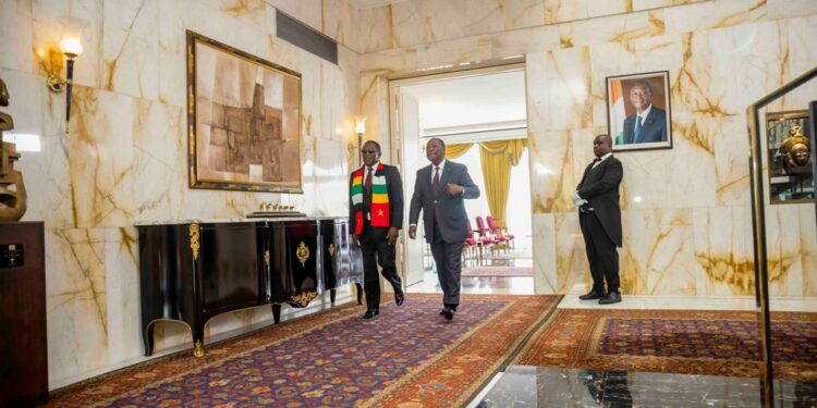 Le Président Alassane Ouattara, a échangé avec le Président du Zimbabwe, Emmerson Mnangagwa, et la V-P du Libéria, Mme Jewel Taylor,  le 3 novembre 2022, à Abidjan