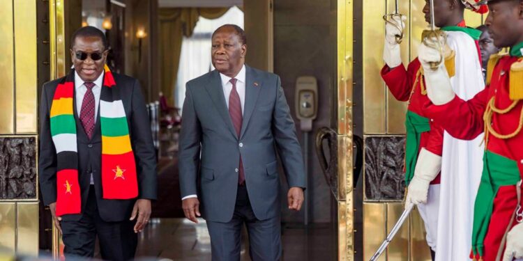 Le Président Alassane Ouattara, a échangé avec le Président du Zimbabwe, Emmerson Mnangagwa, et la V-P du Libéria, Mme Jewel Taylor,  le 3 novembre 2022, à Abidjan