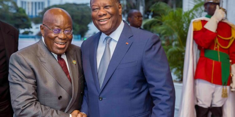Le Président Alassane Ouattara, a échangé avec son homologue ghanéen, Nana Addo Dankwa AKUFO-ADDO, le mercredi 2 novembre 2022, au Palais Présidenciel à Abidjan, en images.