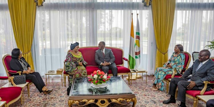 Le Président Alassane Ouattara, a échangé avec le Président du Zimbabwe, Emmerson Mnangagwa, et la V-P du Libéria, Mme Jewel Taylor,  le 3 novembre 2022, à Abidjan