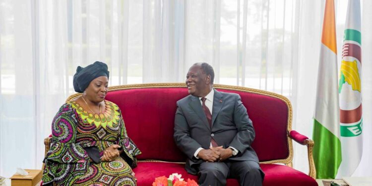 Le Président Alassane Ouattara, a échangé avec le Président du Zimbabwe, Emmerson Mnangagwa, et la V-P du Libéria, Mme Jewel Taylor,  le 3 novembre 2022, à Abidjan