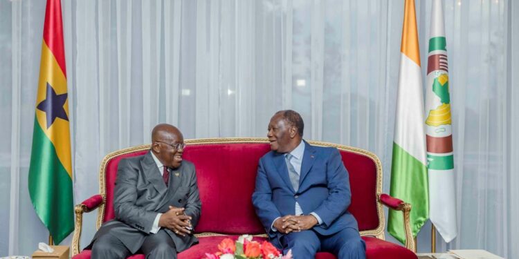 Le Président Alassane Ouattara, a échangé avec son homologue ghanéen, Nana Addo Dankwa AKUFO-ADDO, le mercredi 2 novembre 2022, au Palais Présidenciel à Abidjan, en images.