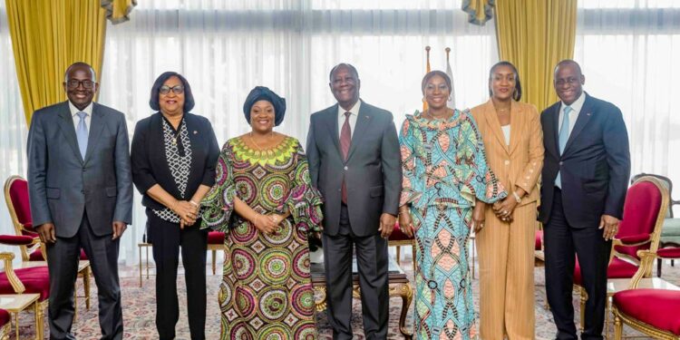 Le Président Alassane Ouattara, a échangé avec le Président du Zimbabwe, Emmerson Mnangagwa, et la V-P du Libéria, Mme Jewel Taylor,  le 3 novembre 2022, à Abidjan