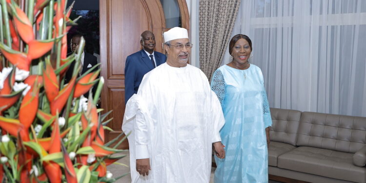 Le Président Alassane Ouattara, s’est entretenu avec le ministre des affaires étrangères du Tchad, M. Mahamat Saleh Annadif, le mardi 01/11/2022, à sa résidence à Cocody-Abidjan.