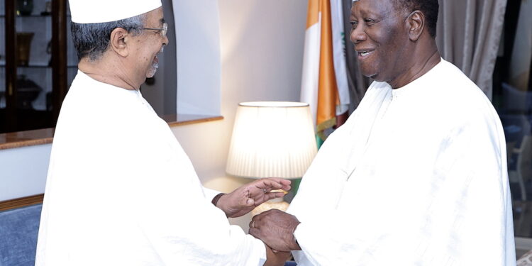 Le Président Alassane Ouattara, s’est entretenu avec le ministre des affaires étrangères du Tchad, M. Mahamat Saleh Annadif, le mardi 01/11/2022, à sa résidence à Cocody-Abidjan.