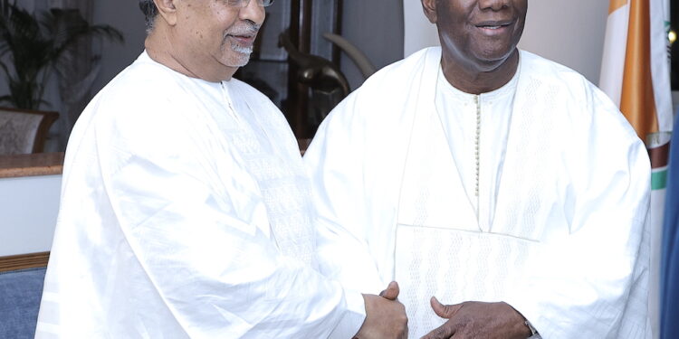 Le Président Alassane Ouattara, s’est entretenu avec le ministre des affaires étrangères du Tchad, M. Mahamat Saleh Annadif, le mardi 01/11/2022, à sa résidence à Cocody-Abidjan.