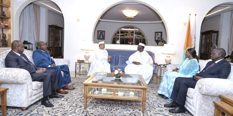 Le Président Alassane Ouattara, s’est entretenu avec le ministre des affaires étrangères du Tchad, M. Mahamat Saleh Annadif, le mardi 01/11/2022, à sa résidence à Cocody-Abidjan.