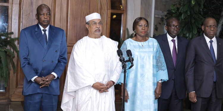 Le Président Alassane Ouattara, s’est entretenu avec le ministre des affaires étrangères du Tchad, M. Mahamat Saleh Annadif, le mardi 01/11/2022, à sa résidence à Cocody-Abidjan.
