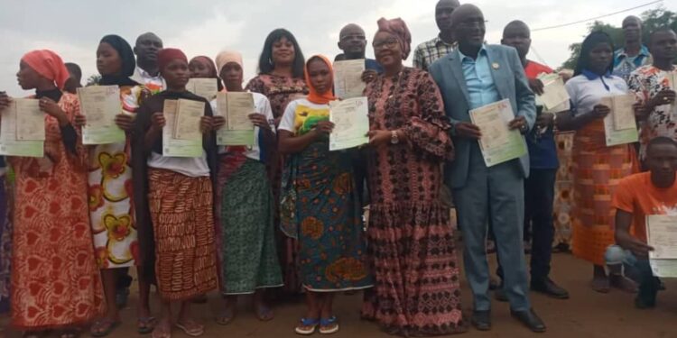 Anyama/RLE 2022: Fatima Bamba offre plus de 3000 Certificats de Nationalité aux nouveaux majeurs